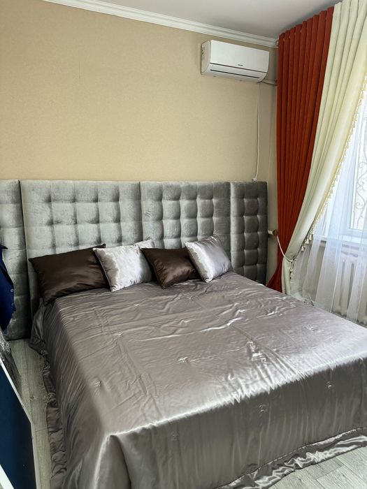 Кровать двухспальная с матрасом