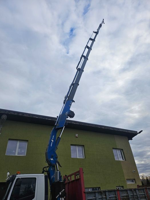 Vand camion basculabil cu macara
