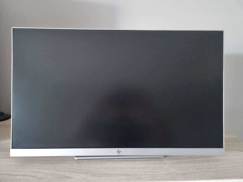 Монитори Samsung и HP 24 инча, FullHD, IPS