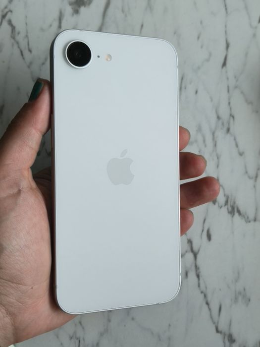 Vand iPhone 16e piese( recarosare)