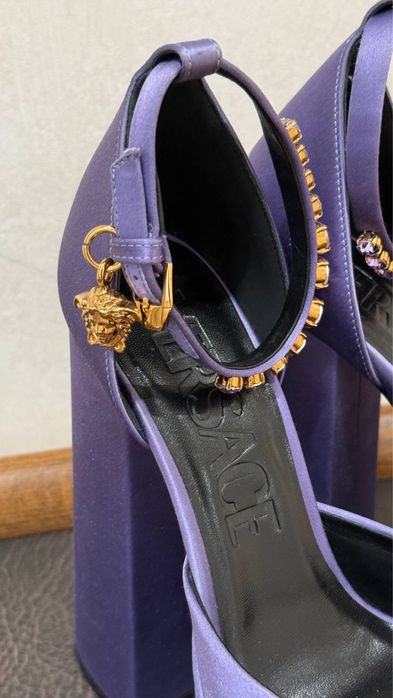 Продам срочно! Туфли Versace
