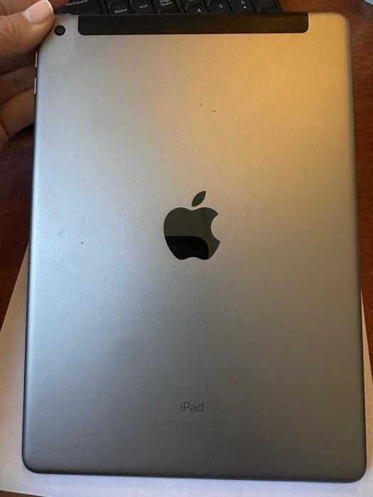 iPad 5 2017 128GB Wi-Fi + Cellular 9.7" stare bună