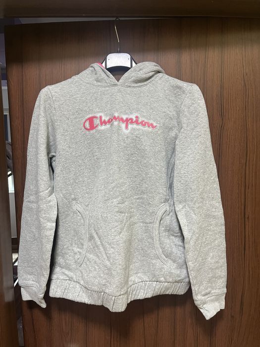 Дамски блузи и пуловери