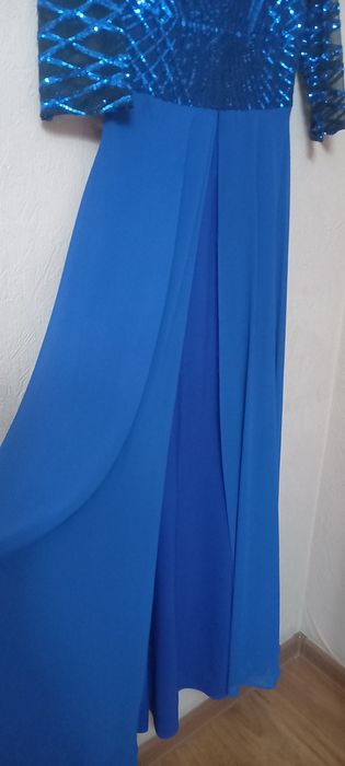 Платье нарядное красивое