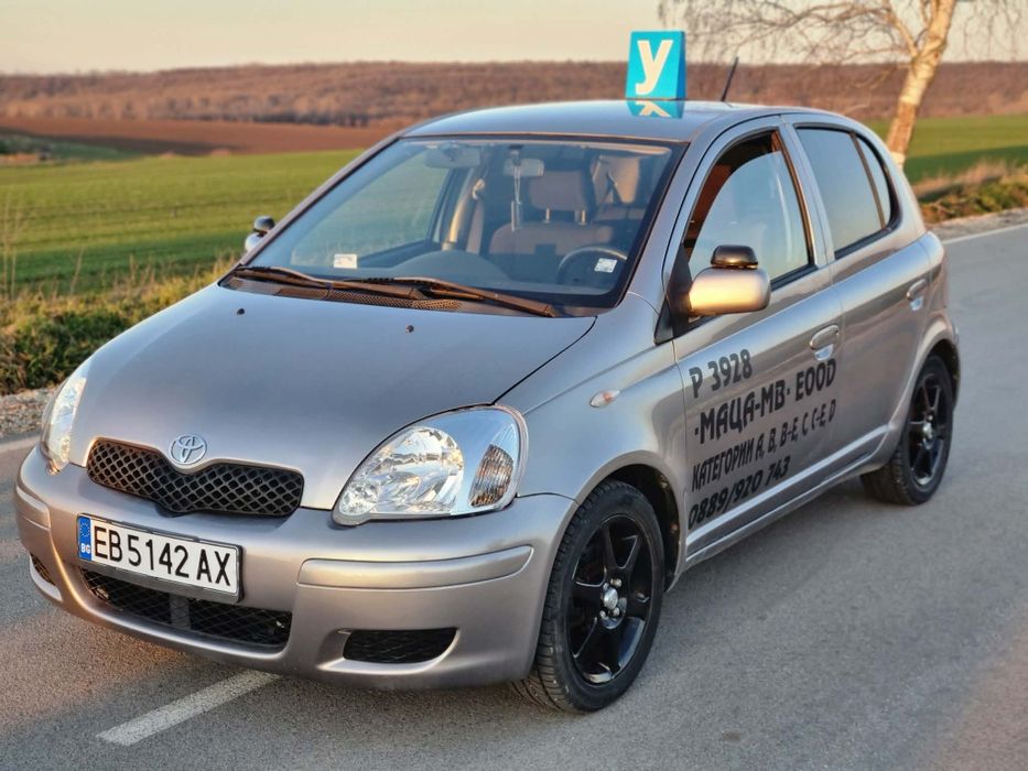 Продавам учебен автомобил Тойота Ярис 2003г- 105 к.с