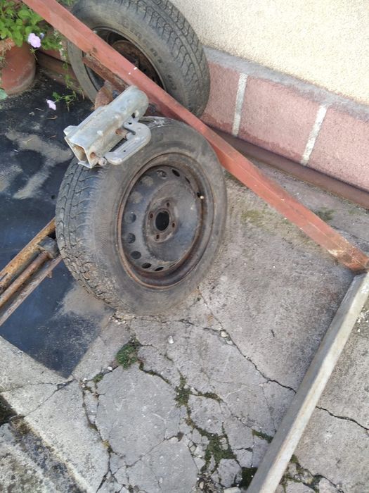 De Vânzare cadrul cu roți și cuplă remorcă