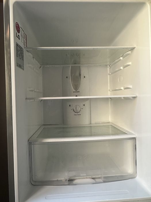 Холодильник в рабочем состоянии, марки LG