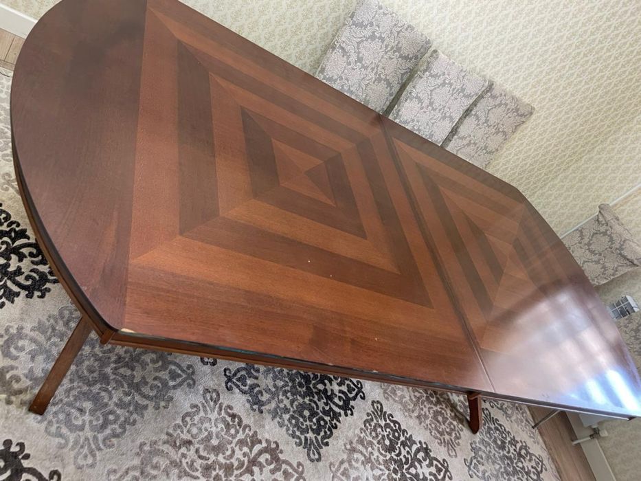 Продаётся горка, комод с зеркалом и стол