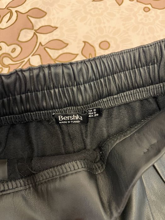 Pantaloni scurti piele Bershka