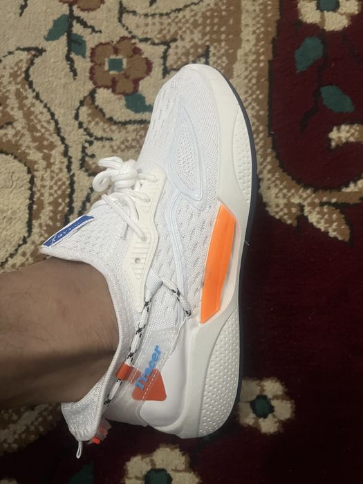 Кроссовки новые 40-41