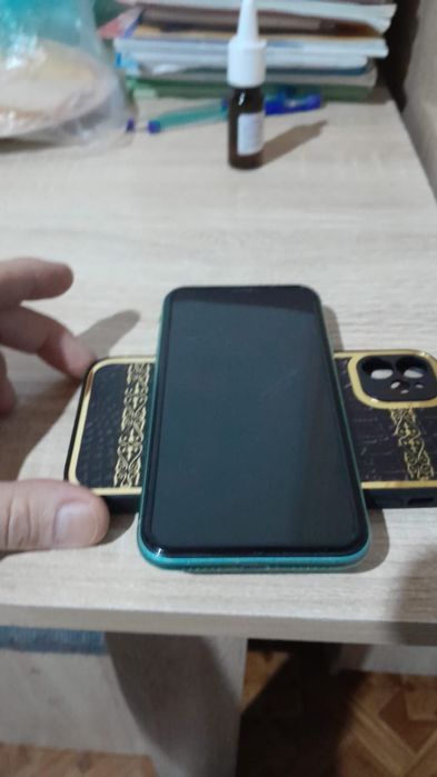 Продам айфон 11 64