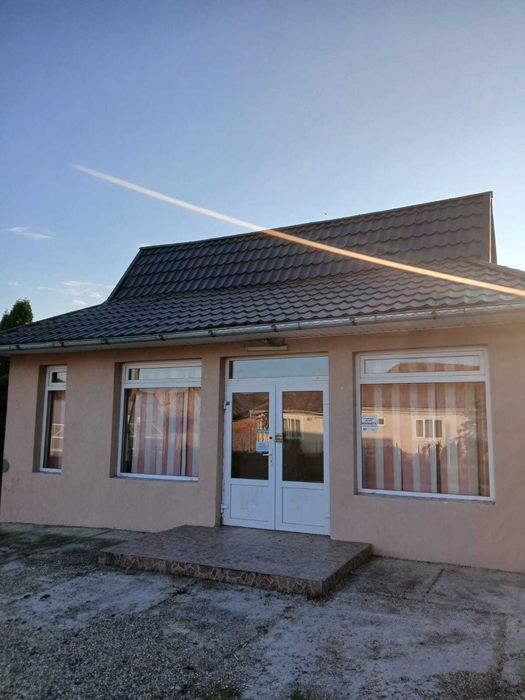 Închiriez spațiu comercial Lechinta