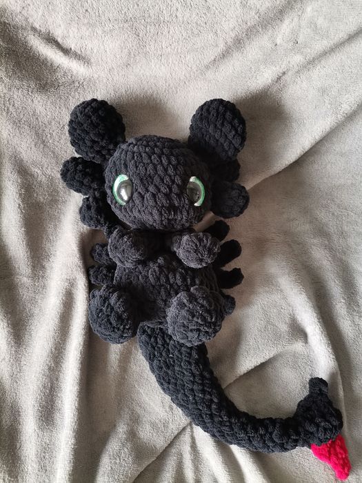 Ръчно плетена играчка Беззъб