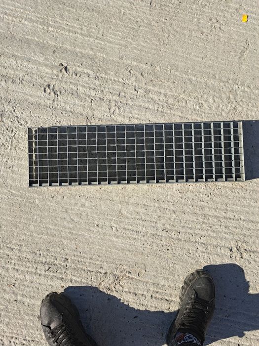 Trepte metalice zincate la dimensiunea dorita de client oferim transpo