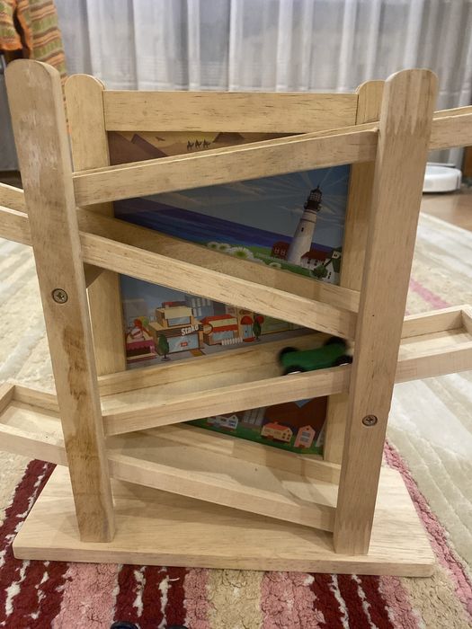 Деревянная горка для машинок