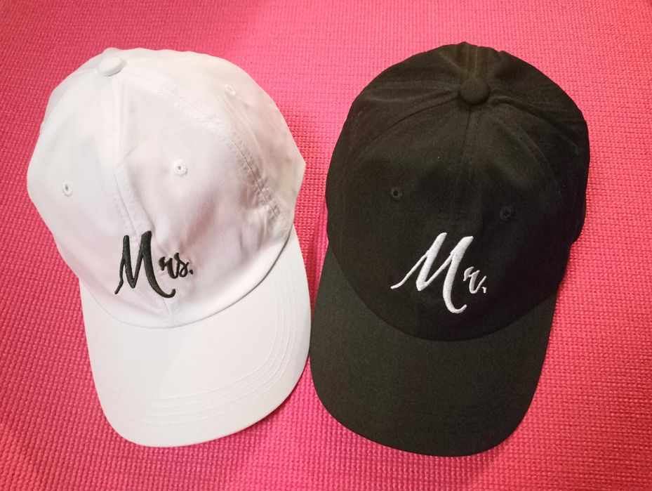 Комплект Шапки с козирка Мистър и Мисис за двойка