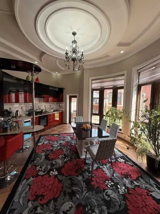 Сдается участок на Мирзо Улугбекском ор-р Максим горький Салом чайхана