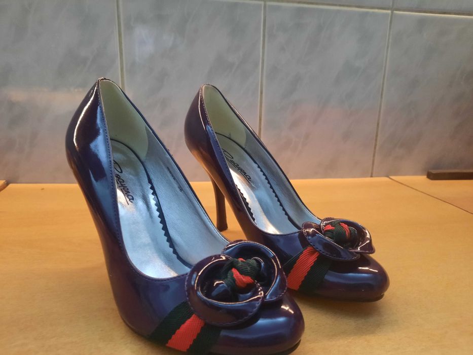 Papuci damă Roaquena – mărimi 37–38, stare foarte bună