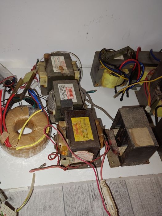 Lot transformatoare diverse tipuri (Microunde, Audio, Invertoare, Toroidal)