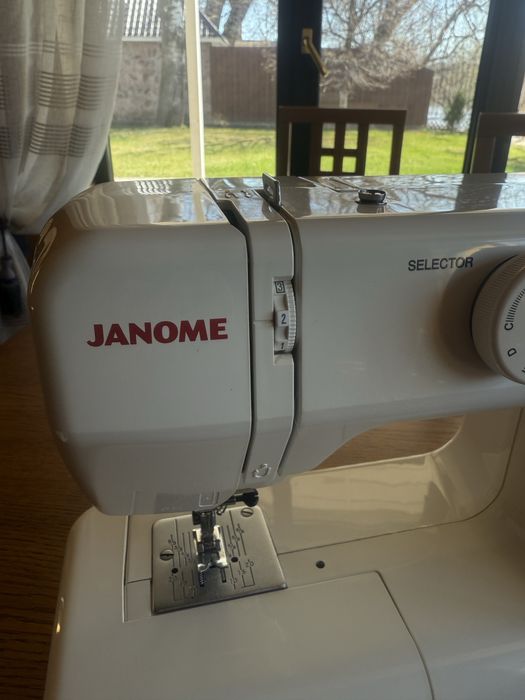 Швейная машина Janome 1017