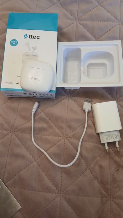 Безжични слушалки и зарядно за 20лв