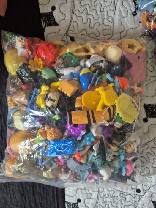 Kinder surprise mici si maxi - 2 pungi ramase