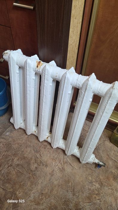 Продам чугунную батарею