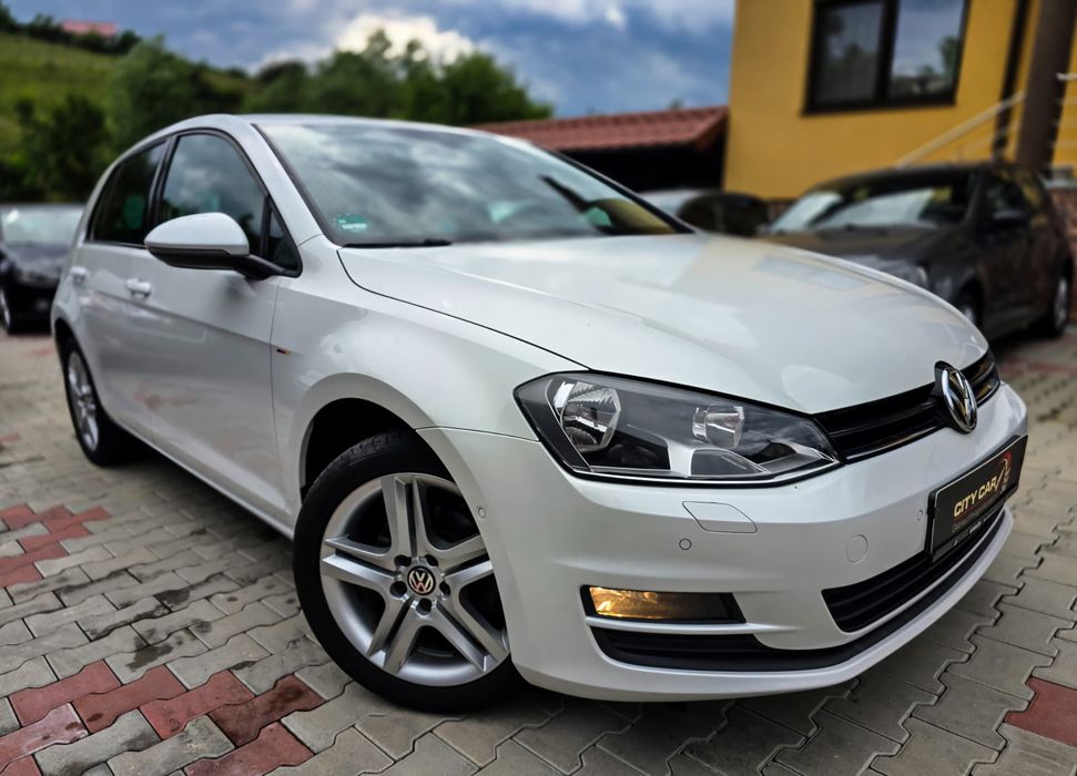 VOLKSWAGEN Golf 2010