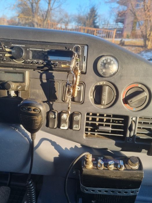 Vând auto platformă