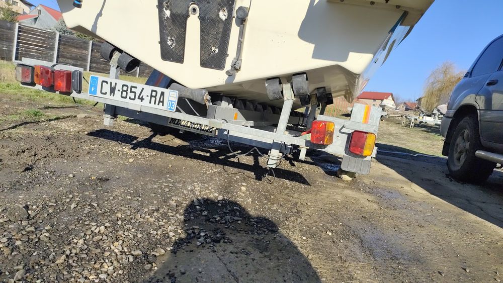 Barcă nescufundabila Ultramar 5,7/2.40--Peridoc 1400 kg