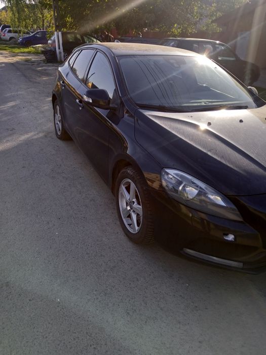 Dezmembrez Volvo v 40 D2 2014