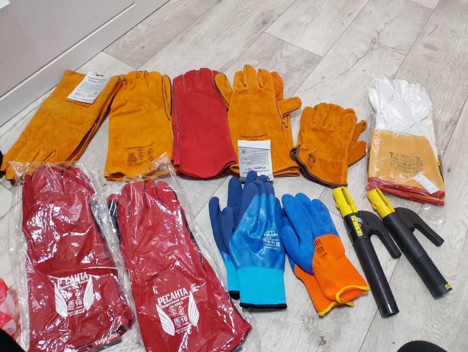 Спецодежда и комплектующее.