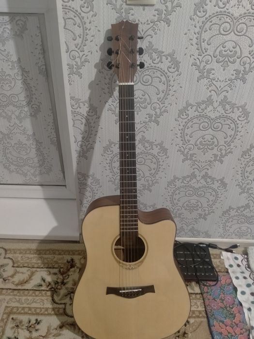 продам Гитару в хорошем состоянии