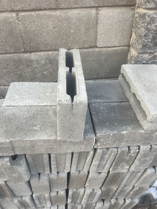 В продаже перегородочный кирпич