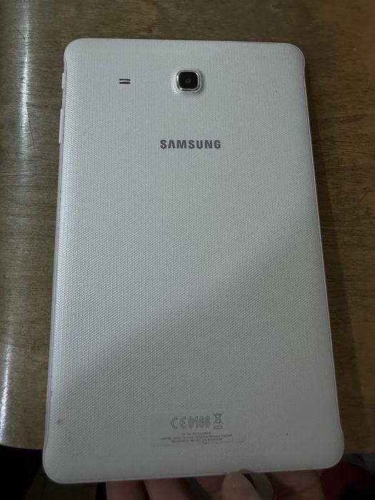 Tableta Samsung  SM-T561