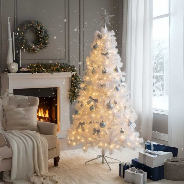 Изкуствена коледна елха в бяло – пухкав снежен ефект