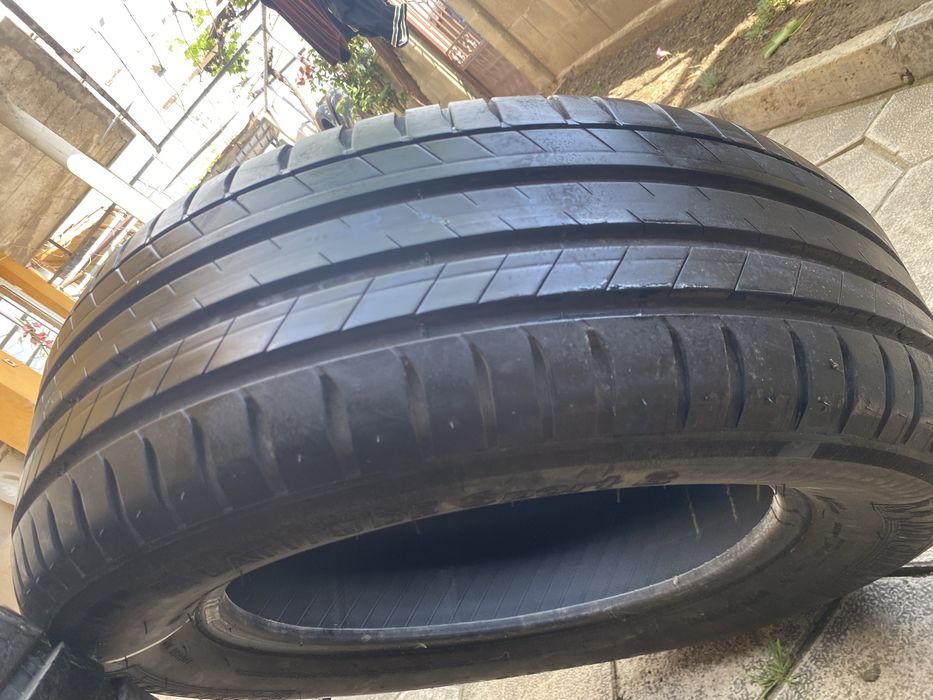 235/60/18 Michelin