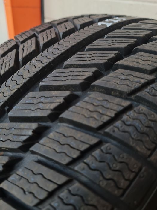 Зимни гуми 2 броя SYRON Everest1 225 40 R18 дот 3920