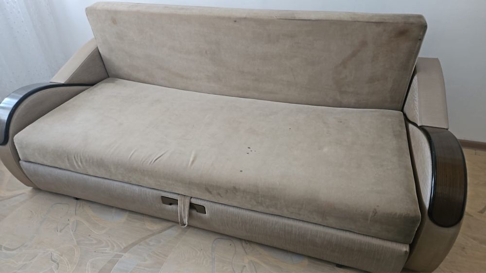 Диван просторный