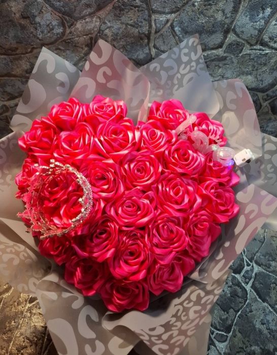 Букеты из атласных роз