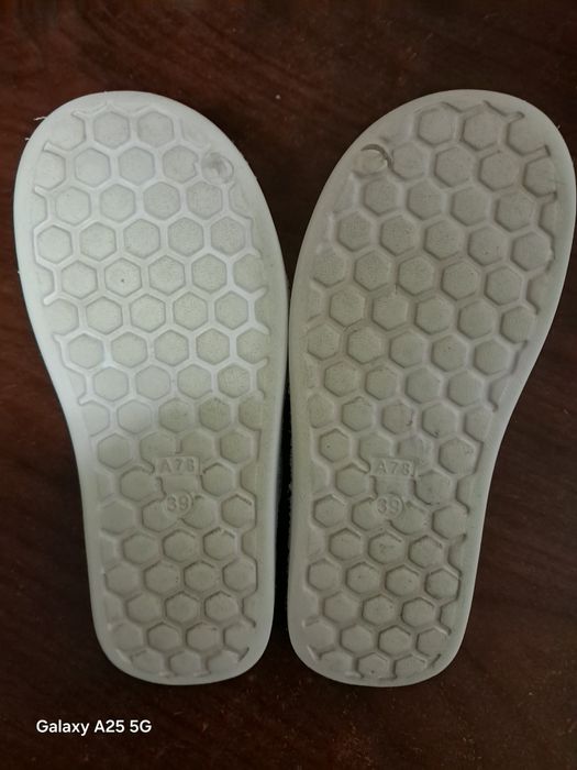 Papuci de plajă albi
