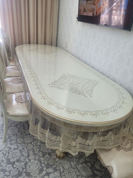 Стол со стульями