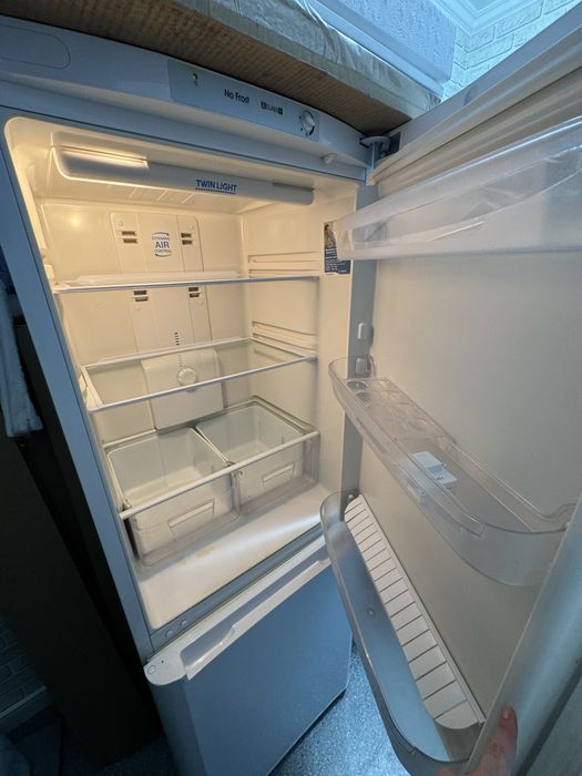 Продается холодильник Indesit