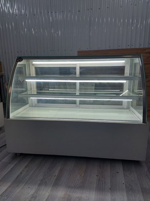 Витрина холодильная кондитерская