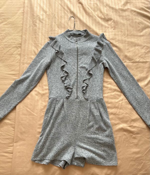 Vând jacheta , pantaloni, geantă