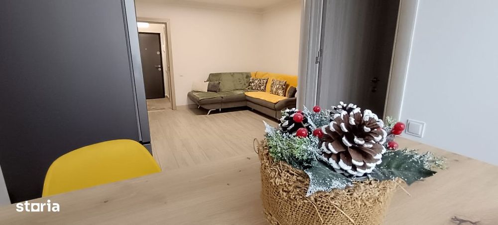 Garsoniera de închiriat + o camera de 18 mp, utilată si mobilata.
