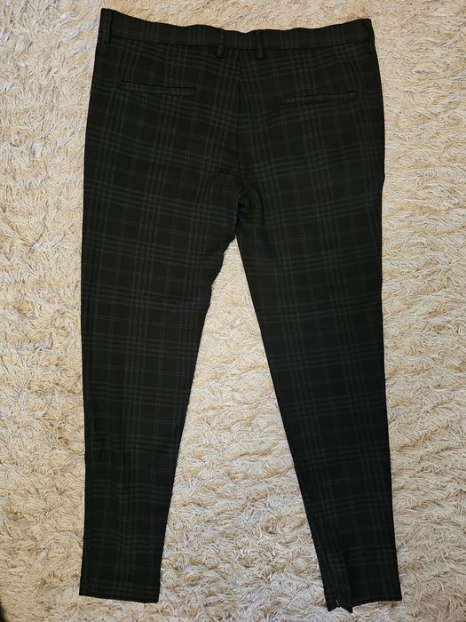 Vand pantaloni de la Zara