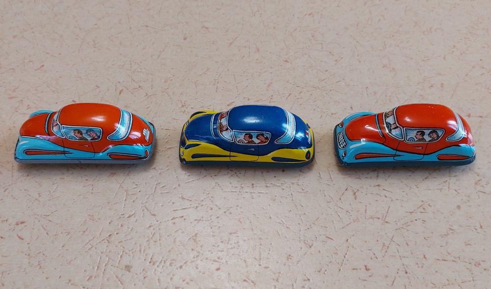 Стари ламаринени колички