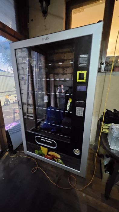 Automat vending FAS 1050 snacks & băuturi reci + Nayax | reconditionat