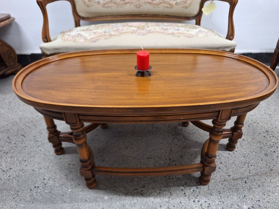 Винтидж маса за всекидневна